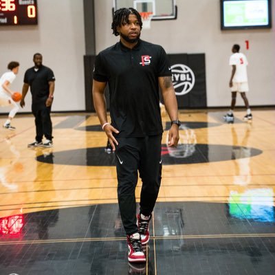 Nike ProSkills EYBL Coach. Former U. of Houston player. Xavier University of LA player & graduate assistant coach. CyberSecurity professional. Nupe♦️