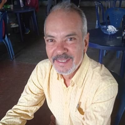 Docente universitario en el área de Archivología y jubilado administrativamente en la misma, UCV.