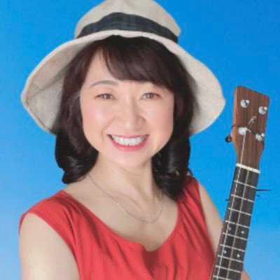 歌、ウクレレ、ガットギターを愛してます。ボサノバユニットtipsy time のボーカル。関西近郊で月2、3回ライブ。2023年CDリリース。音楽家のためのSNS研究家。元小中学校の栄養教諭、50歳からボサノバ、ジャズ歌手。柴犬こむぎ16歳 @komugi16sai とツイキャスで癒し配信。うどん県（香川）出身。