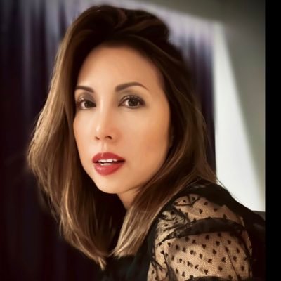 Works for Paramount: Loves TV, Film, & Wildlife • ❤️Comedy • Let Lo♥e Rule • NOH8 • Opinions made are my own & does not represent Paramount • ♊️