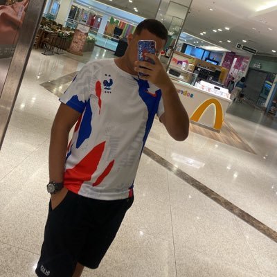 LukasJs15's profile picture. Tá escrito na bíblia, o justo vai prevalecer! Liberdade pai 🔑❤ TORRE 🗼🎌