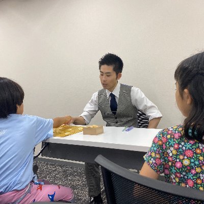 対象：4歳〜15歳 ※ルールのわからない方でもお気軽にご受講いただけます。
日時：毎週土曜日  13時半〜15時半 
場所：品川インターシティホール第６会議室
JR品川駅港南口 徒歩5分／駅直結
料金：初回体験1,500円〜

お問い合わせ、体験のご予約はこちらからhttps://t.co/IUA70coVKE