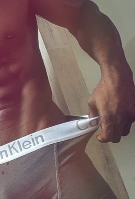 Straight|Open minded|Sexually liberated|Tweet whatever comes in mind 100% real. Handsum,muscular&kinky😉Into fitness& bdsm😈I give massages. Intimacy❤#Safespace