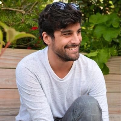 Mes liens : https://t.co/OjqNYP0Cw5
🇫🇷🇵🇹
Monteur vidéo et créateur quand j'ai le temps.
(oui oui c'est une flèche dans la bannière...)
Bisous maman !