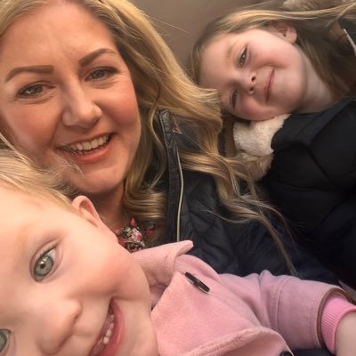 Mum | Bulldog Owner | Netball Geek | Events Perfectionist | Prosecco Taster