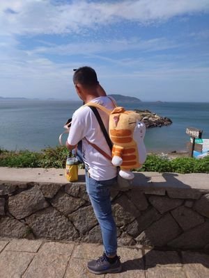 bai_mao3590's profile picture. 有伴 ，165/75/純1/46y。只喜熊 愛吸屌、親親、抱抱的大叔，沒放什麼內容單純來看色色照，要私照私訊來要