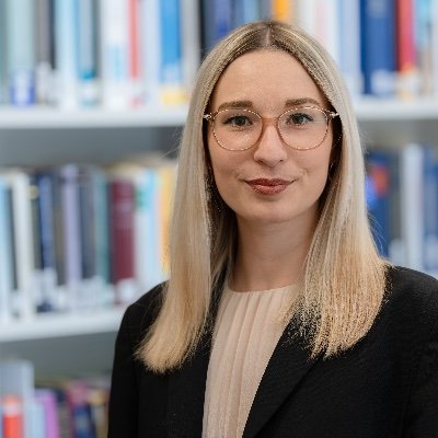 Research Associate #RefugeeLawClinic @jlugiessen | PhD student Migration Law | co-author @openrewi | alumni @fesonline | feminist & pol. left (she/her)