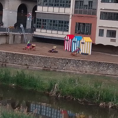 No soc millor que ningu,simplement soc de NACIÖ CATALANA. vull viure en mon divers, socialment just
on l' home/dona siguin iguals en drets i obligacions