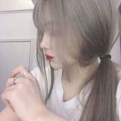 セクシーなお姉さんです。趣味は旅行、ゴルフ、水泳!