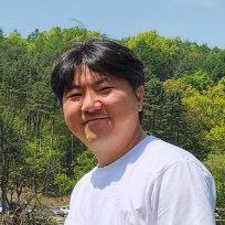 개발합니다. 취미로 https://t.co/u4CzZCDIWw 을 만들고 있습니다. 개발서 두 권을 번역하고, 한 권을 썼습니다. IT회사 , IT인을 위한 카페, IT 전문 전자책 출판사를 창업했었습니다.