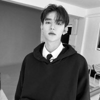 ` (@zhangluvr) 's Twitter Profile