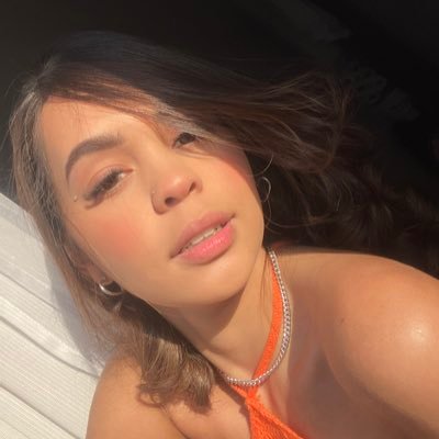 nk_poi's profile picture. Menina colgate PLIN ✨