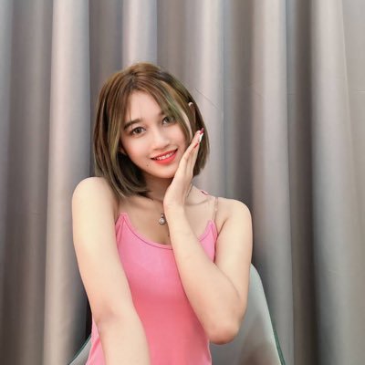 bxue898's profile picture. There are storms by the sea and sunny days in my heart.