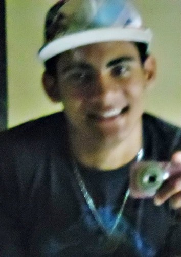 Luccas , 17 anos ,a única verdade é que vivo.
Sinceramente, eu vivo.
Quem sou?
Bem, isso já é demais