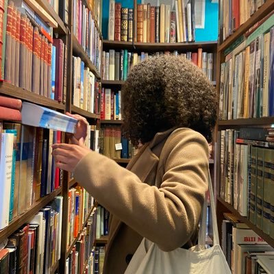 writer_geek28's profile picture. aspiring author. anxious college student