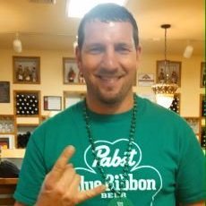 Fitness enthusiast , lover of the outdoors and all kinds of sports!