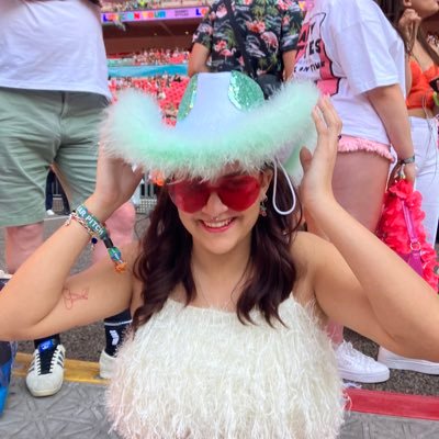 esnymixtape's profile picture. #HARRY: our generations bowie in his fearless, gender less and boundary-less approach to fashion ☽