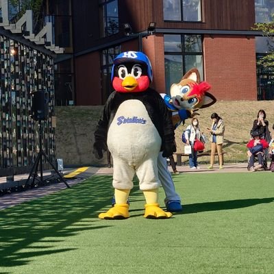 つば九郎推し🐧
新規ヤクルトファン⚾
巨人日ハムも応援📣基本野球全般応援してます！