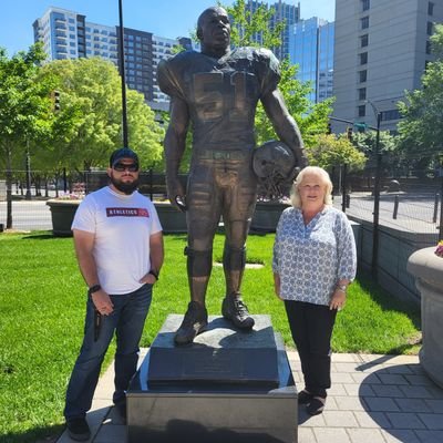 STAATS27's profile picture. Retired United States Marine. Rocks the best NFL team, Carolina Panthers. Born & raised in So Cal. Family man & is blessed. follow my car Instagram @whs_talia27