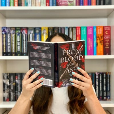 just your average Miami girl, moonlighting as a book reviewer 📚🐉✨