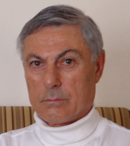 Путешественник, писатель. Активно занят тем, что бесполезно. Следую девизу Oscar Wilde:не вставать рано, не делать гимнастику и не быть полезным членом общества