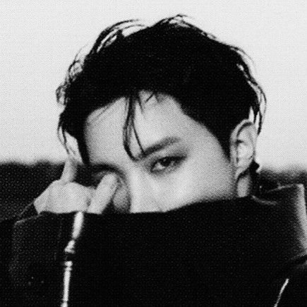 _lovelyhobii's profile picture. She/Her | 20 | Hobi & Hueningkai biased 🐿🐧❤
Hello, I'm Arianna! 🖤🤍💜
Multifandom | Fan Account ✨