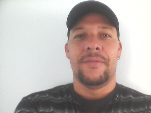 sou de bem com a vida,carinhoso,amigo e a procura de pessoas do mesmo tipo