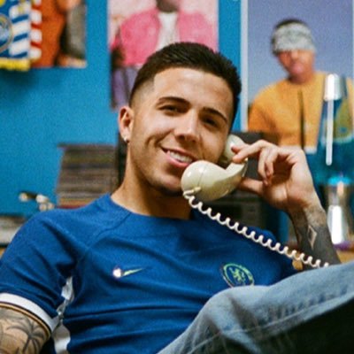 iSwaroz's profile picture. Designer × Youtuber × Blogger × Student × Francais × Canadian × 20 × https://t.co/qpxaxPqSVm