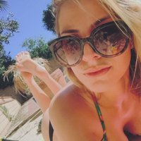 Constance (@gonzalez40const) 's Twitter Profile