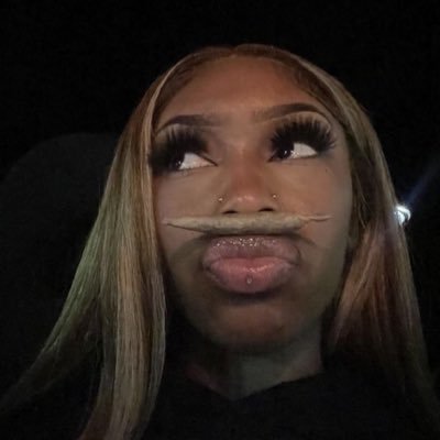 zhiiilay3's profile picture. 18 : nsfw (just reposting wtv makes it wet) ; don’t report, just block 💗: trauma kink burner : dm for face . i don’t send for free 💗 bi