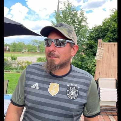 eatsbricks's profile picture. unvaxxed army with ULTRA MAGA views with unacceptable freedom
