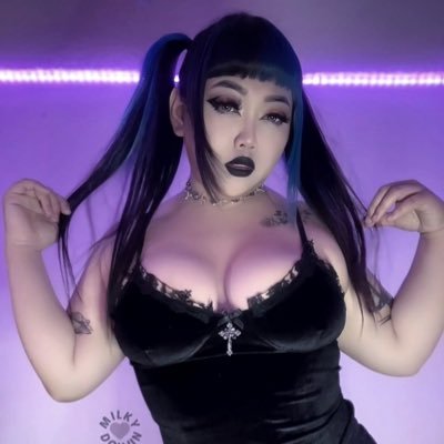 Milky🦇 I’m your thicc Asian goth, alt, egirl cosplay mommy 🫶🏻🖤 IG: xmilkycorpse | Selling my content via DM or my OF uwu✨More of me on @milkycorpse_