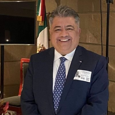 Mexicano, Politólogo, defensa lateral derecho por accidente ⚽️, Titular de la Dirección Distrital 09 Cabecera Cuauhtémoc del IECM.