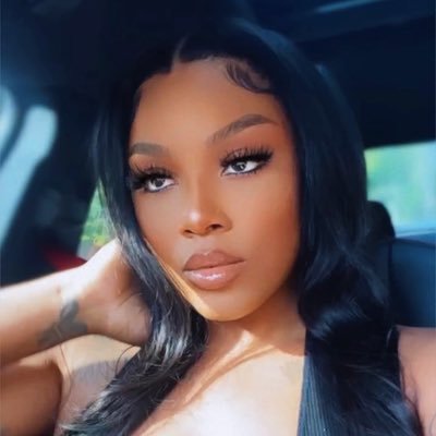 theonlymiag's profile picture. Different.