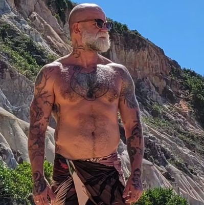 49 , 1 83 , 92k, INDETECTAVEL!!!
Só tô vivendo e incomodando os preconceituosos e dando atenção pra quem merece e respeita minhas escolhas.
DM liberada