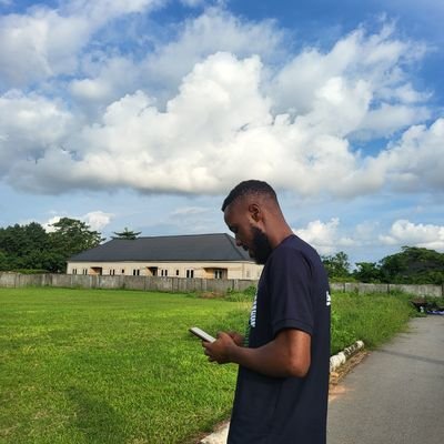 architect,  associate software eng @decagonins ,NFT is golden, mod @Solclubnft forex trader expert, prof referee 100%,  arsenal fan @arsenal, top fan @DONJAZZY