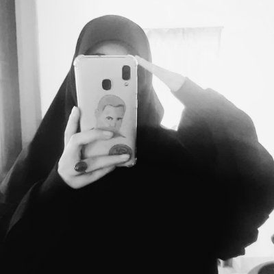 sevda_feyzi's profile picture. نوه حاج فتاح
چپ دست
رشته گرافیک