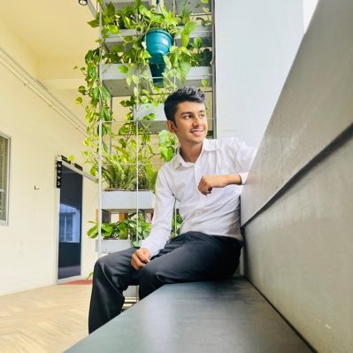 dushomu's profile picture. Linguist , E-Sports Player