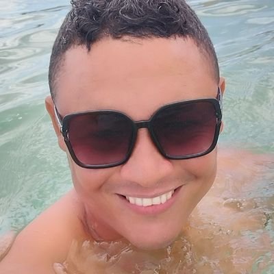 Soy una persona alegre cariñoso yegusta en paisaje