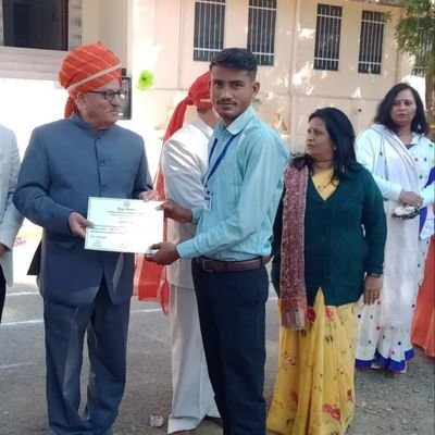 #Ex Navodayan JNV JALORE
#National Athlete
#Innocent farmer 
B.Ed Student Mlsu Udaipur Rajasthan
#English Literature
#SR. ENGLISH TEACHER #RAJ.
#GOVT_EMPLOYEE