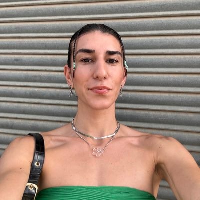 elena_paulano's profile picture. un buen día pa checar mi perfil, supongo