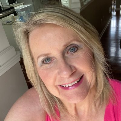 queenbee708's profile picture. 