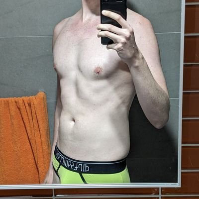 Hung, horny and dominant guy. If you don't like gay xxx material then kindly leave in peace😁. Posting my own material and anything that gets me riled up.
