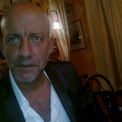 superpier67's profile picture. Sono su un palcoscenico di un teatro
Vuoto......