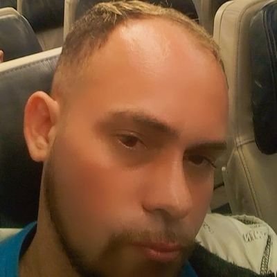 Carlost09312851's profile picture. amar  e  vive