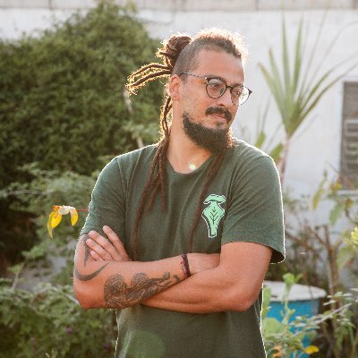 Um amontoado de dúvidas e muita petulância
Germinando autonomia na https://t.co/nhHNBnc4GD
Segue lá