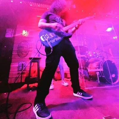 LeoMolina_C's profile picture. Amante de la vida y de la música. Lo bueno de la vida hay que tomarlo aunque a veces nos sepa agridulce solo hay una y hay que aprovecharla...