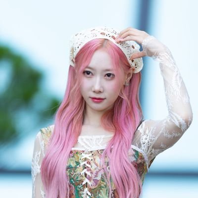 Dreamcatcher, Twice e outras coisitas mais.
24y