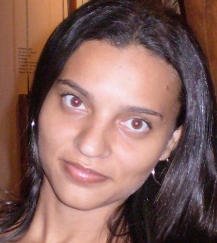 “Uma menina-teimosa que  insiste em desentortar os caminhos.