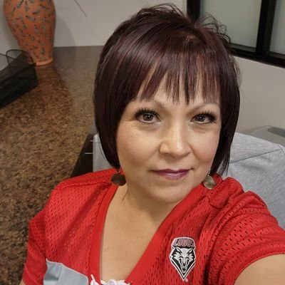 Wife, mom, grandma, Avon Rep, Nascar fanatic, 🐈&🐕‍🦺 lover, who 💜's her job at The University of New Mexico!